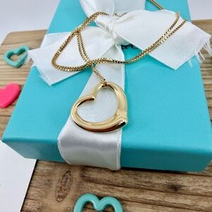 Tiffany & Co. Open Heart Pendant in 18k yellow gold, 22mm